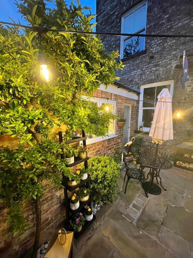 The Bishop And The Bison Bed and Breakfast York Exteriör bild