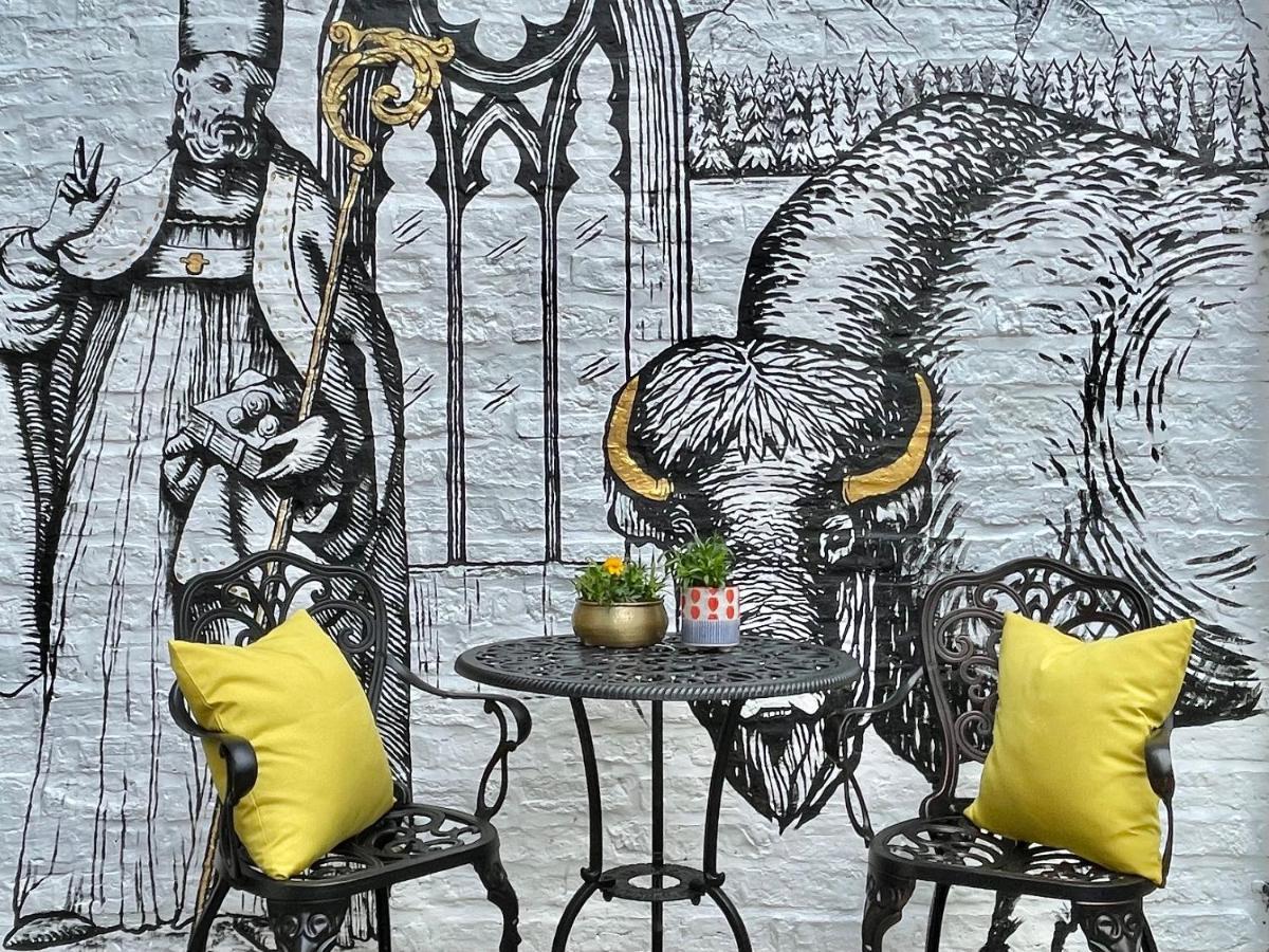 The Bishop And The Bison Bed and Breakfast York Exteriör bild